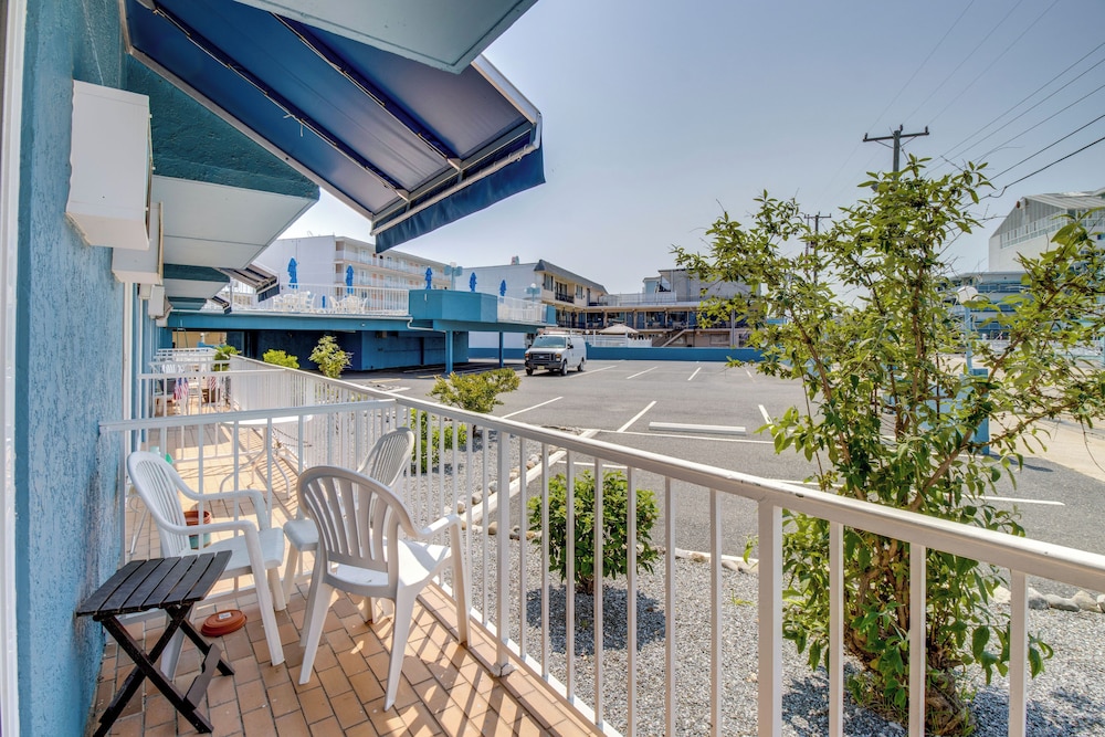 Walk to Wildwood Boardwalk: Family-friendly Condo!