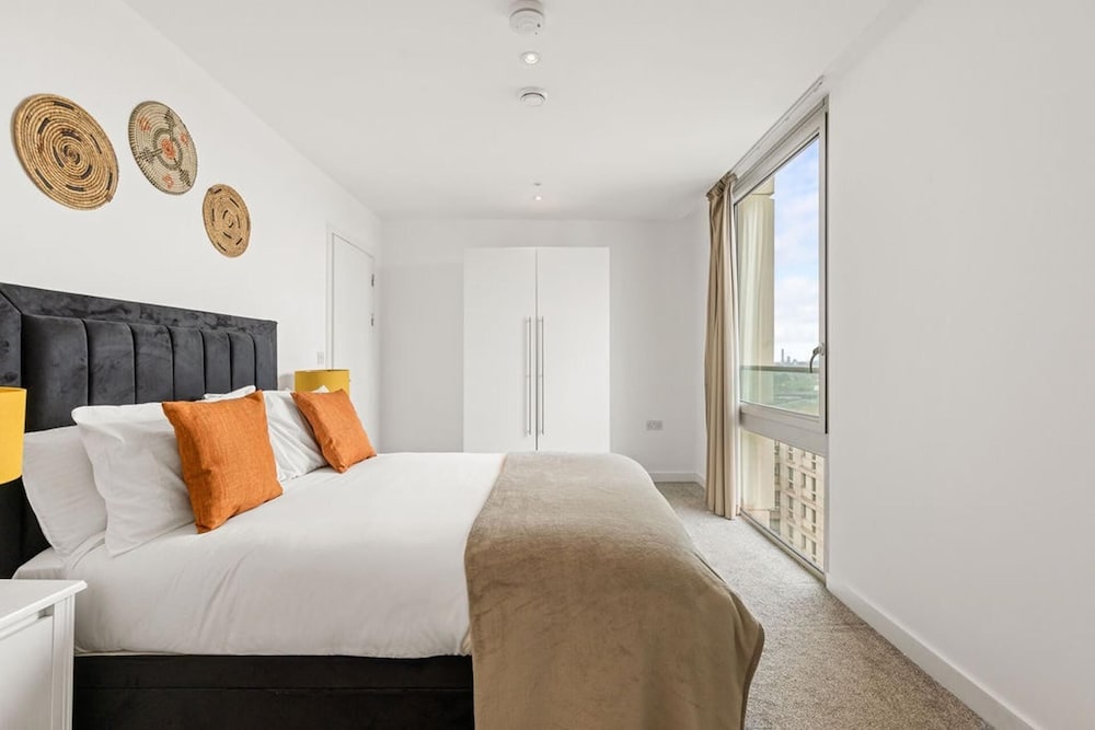 East Village Luxury Apartment - London