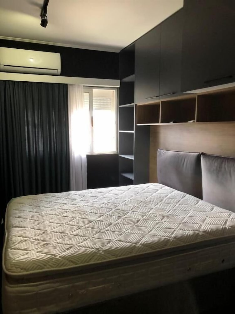 Tirent Apartment Komuna Parisit 1