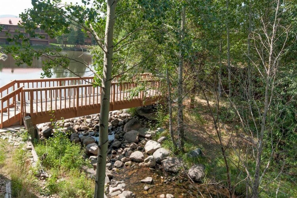 Lagoon 762b 3 Bedroom Townhouse by RedAwning