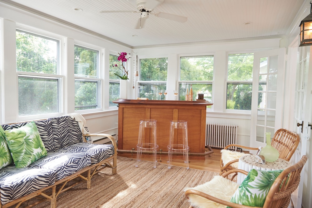 Bellport Inn