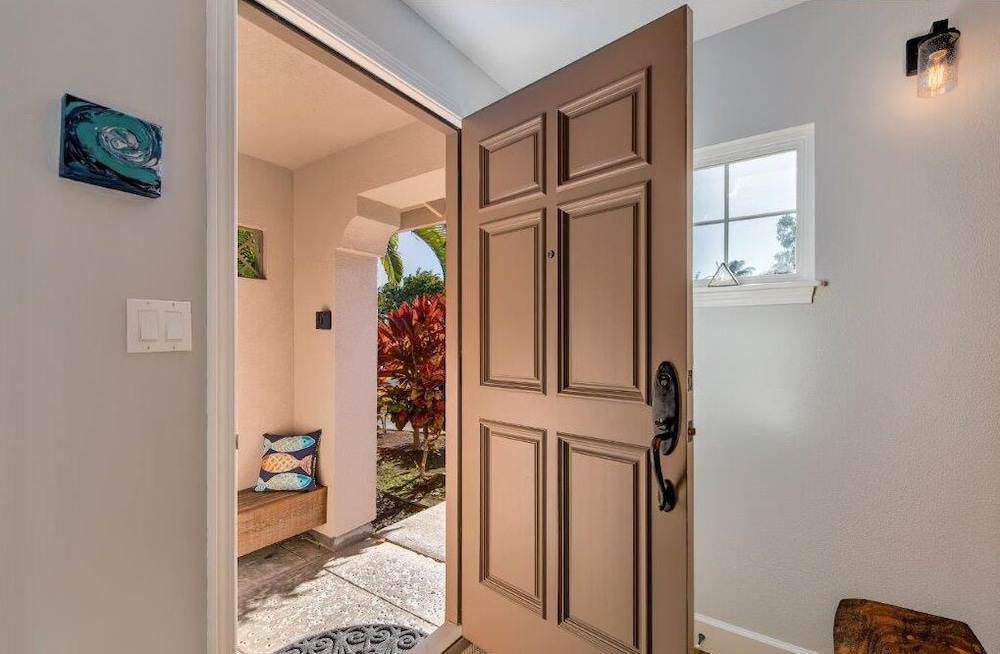 Well-equipped - Close to Beaches - In-unit AC - Vrkcv