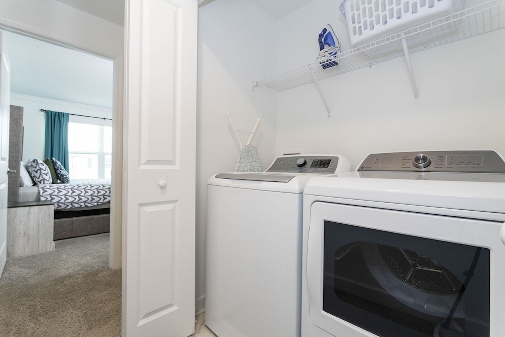 4br/3ba Private Pool Storey Lake Resort Best Location Near Disney!