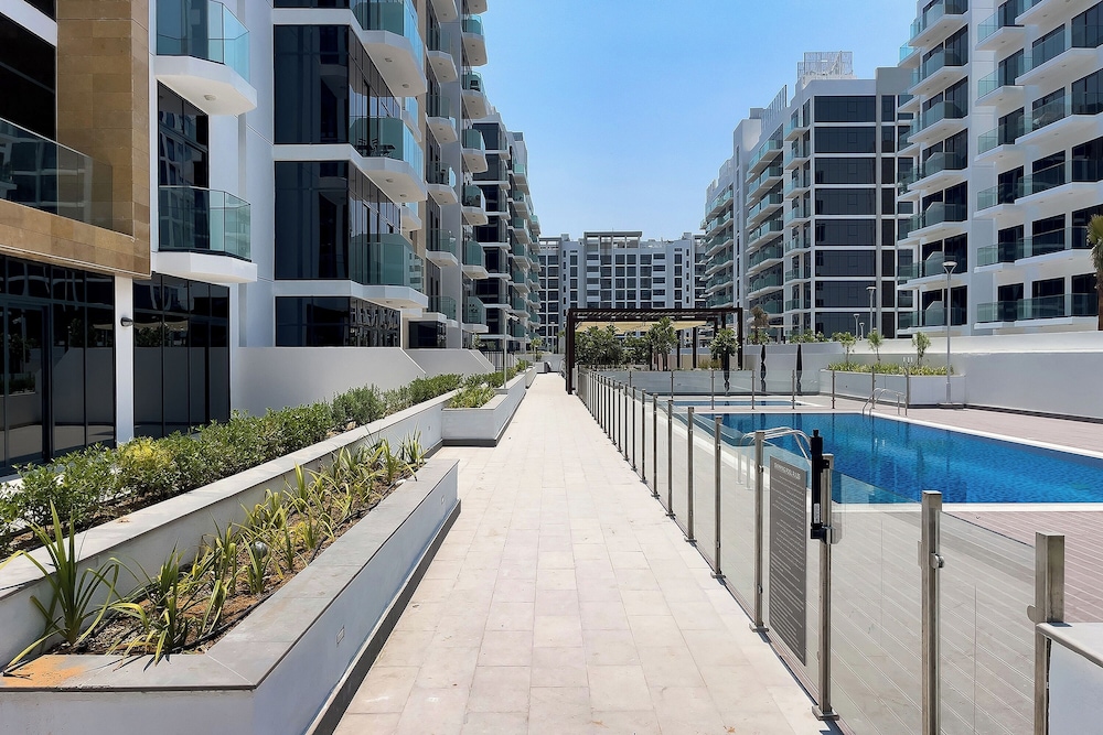 Lovely Studios at Azizi Riviera