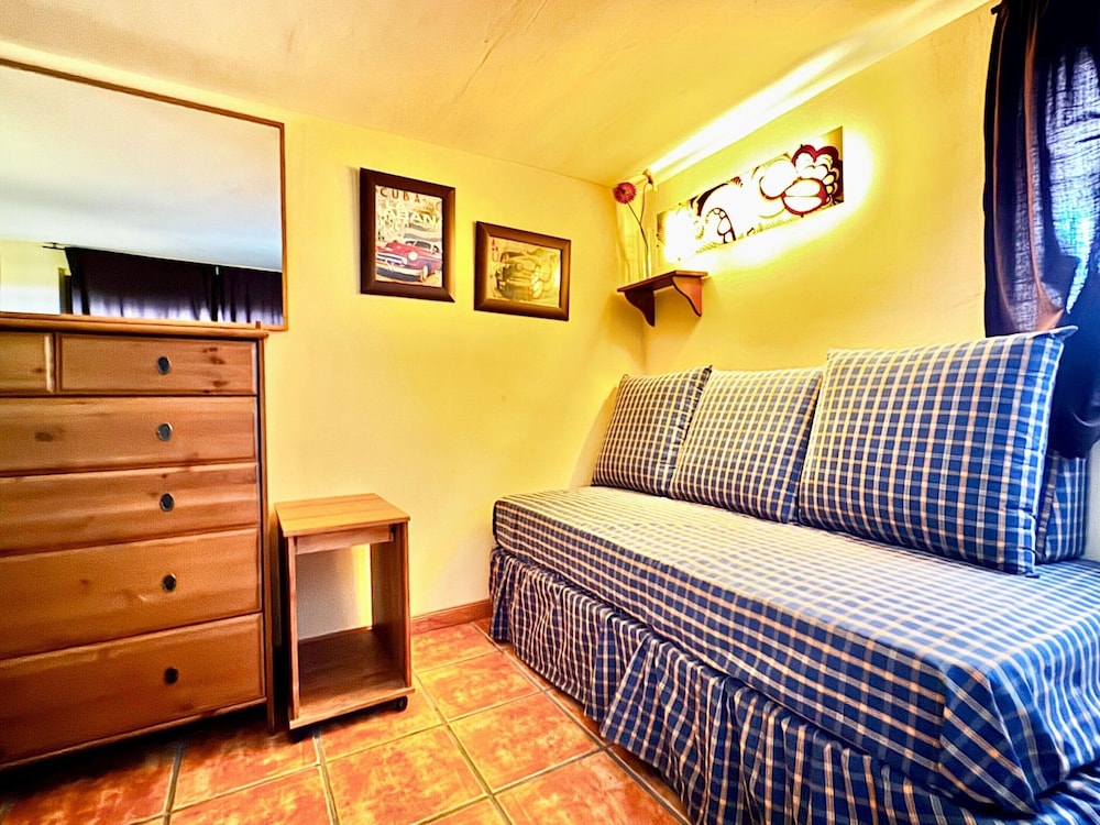 Rural Apartment With Direct Access to the Pool