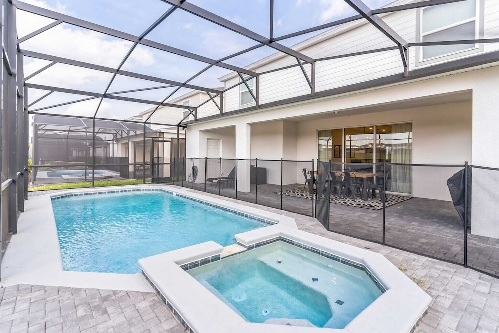 Sleeps 26! Resort Home w/ On-site Waterpark, Pool Flamingo Grove by Avantstay