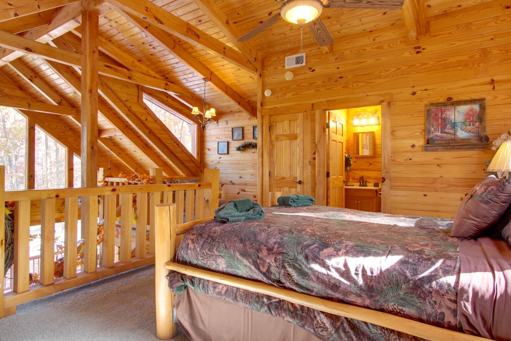Secluded Smoky Mountain Cabin w/ Wraparound Deck! view 5
