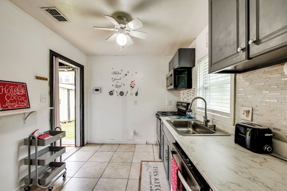 Walkable to FSU Campus: Cozy Retreat w/ Deck!