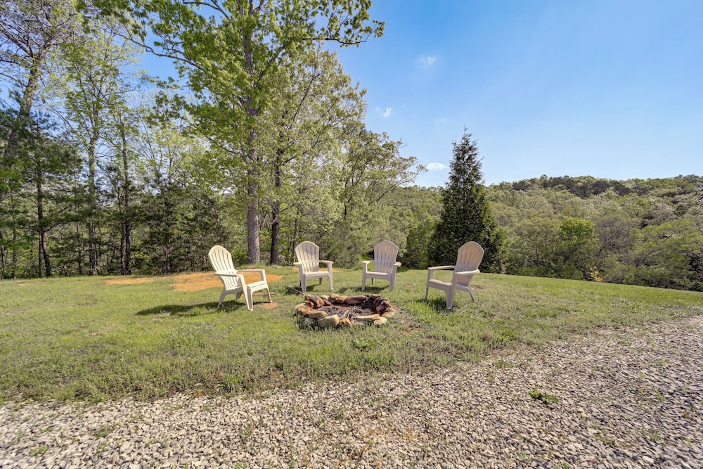 Panoramic Mtn Views: Spacious Tennessee Home!