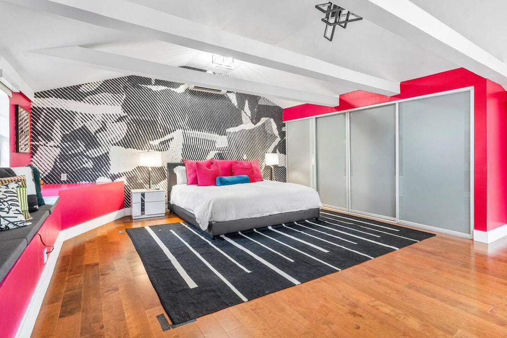 Luxe 5BR 4BA Heated Pool 10 Min to Beach BBQ