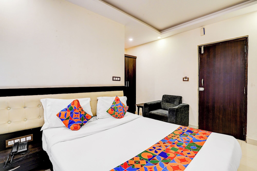 Fabhotel Royal Regalia Inn