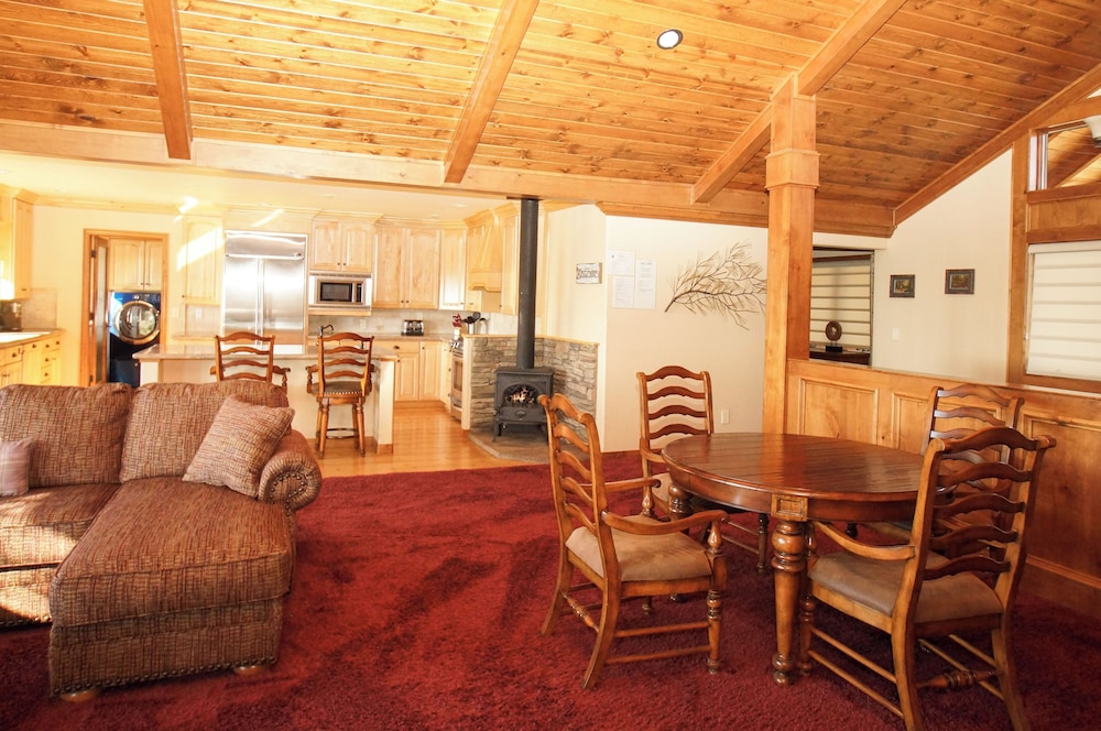 Luxury View Lodge