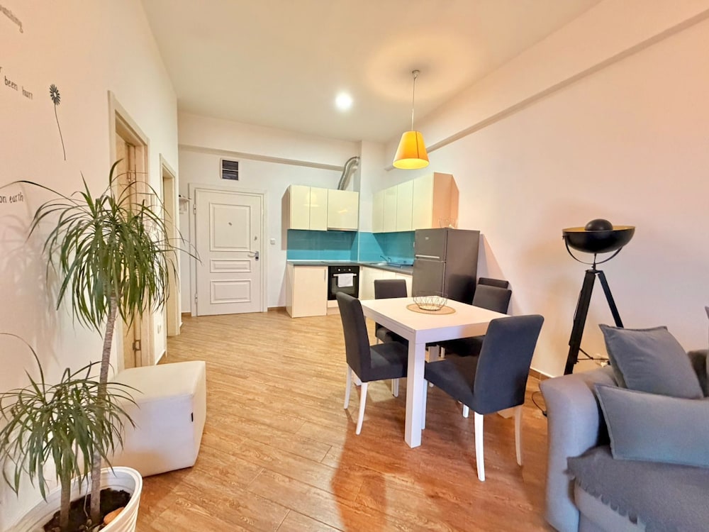 Orange Central Suites