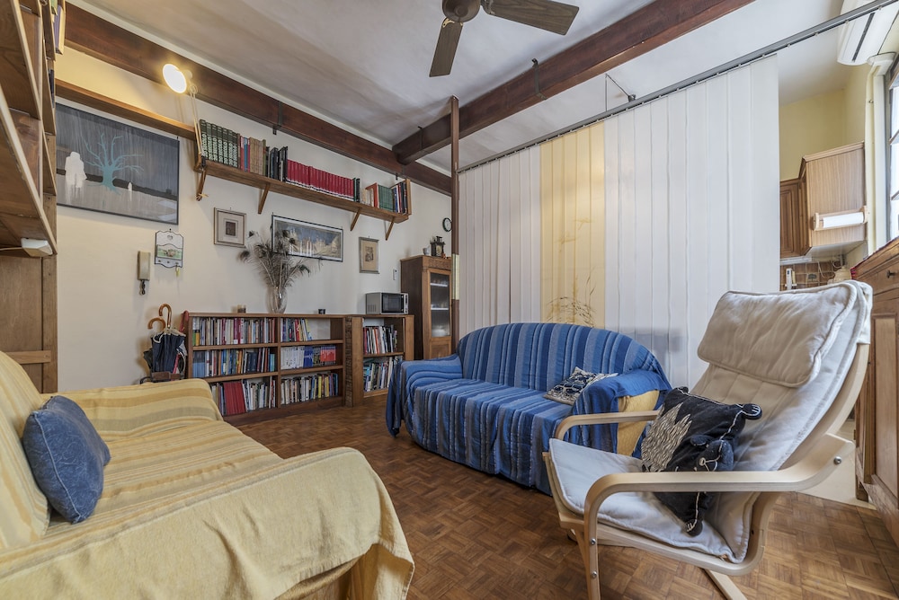 San Lorenzo Wooden Flat