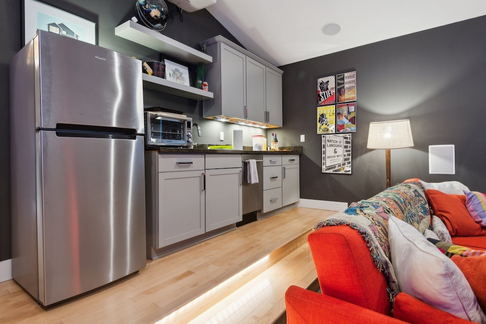 Spacious Family Retreat Media Room & Patio 3 Bedroom Home