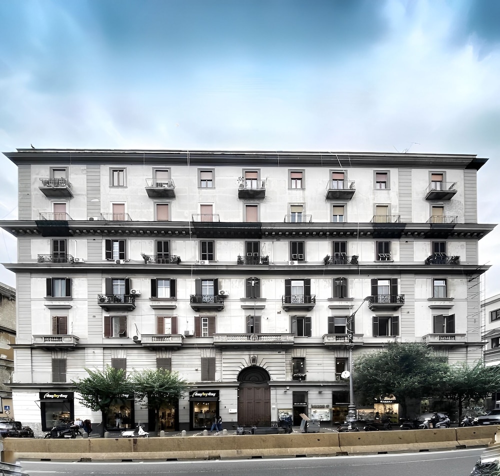 Ad Aram Suites en Naples