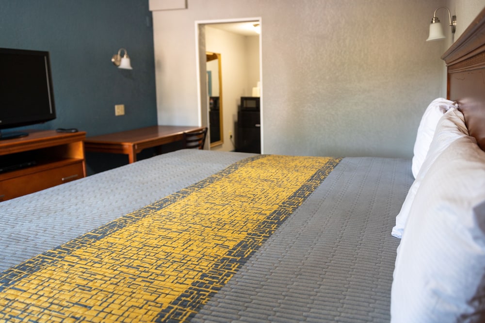 Riverside Inn and Suites view 3