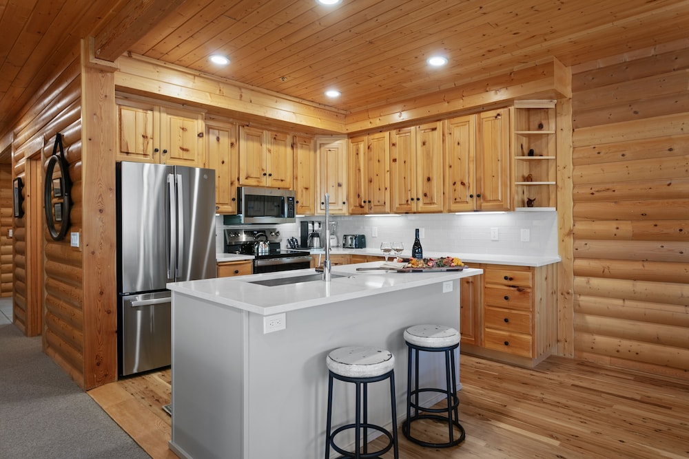 Bristlecone at Deer Valley Resort - Three Bedroom Condo with Hot Tub #201 3 Condo