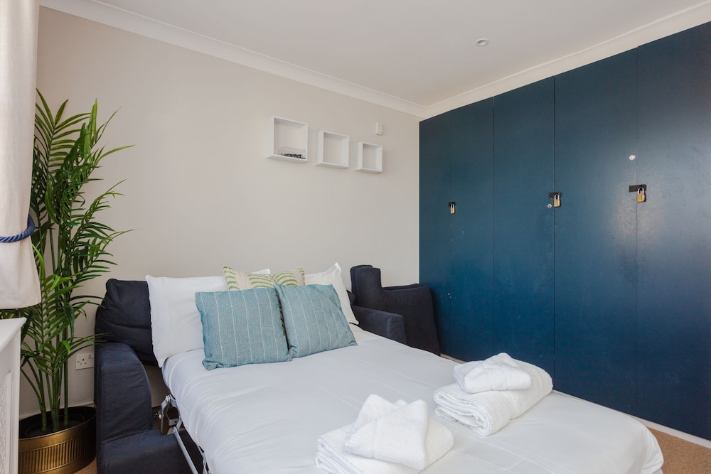 Newly Refurbished 4 Bedroom House in East London