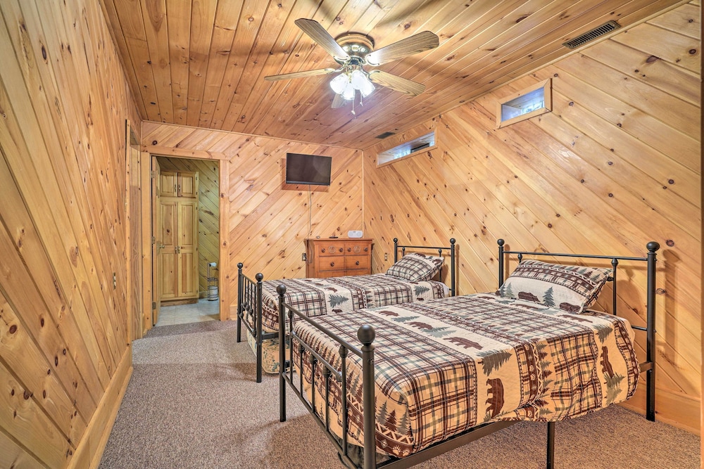 Charming Austin Cabin on 96 Acres of Land! view 4
