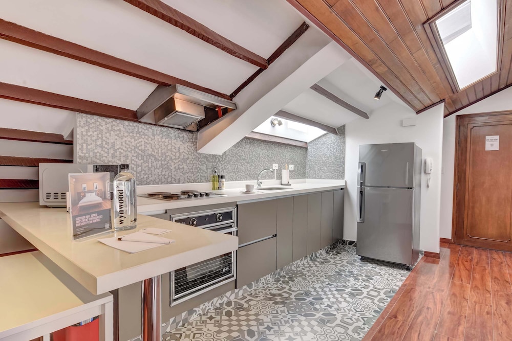 w Delightful 1BR With Terrace in Zona T