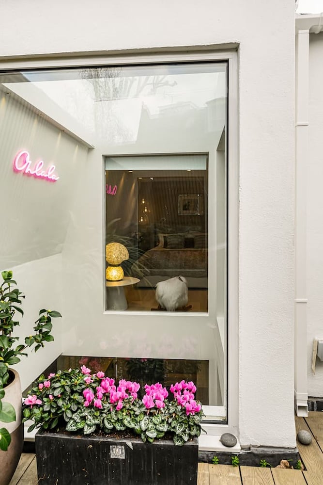 London Mews Home w Glass Atrium Terrace