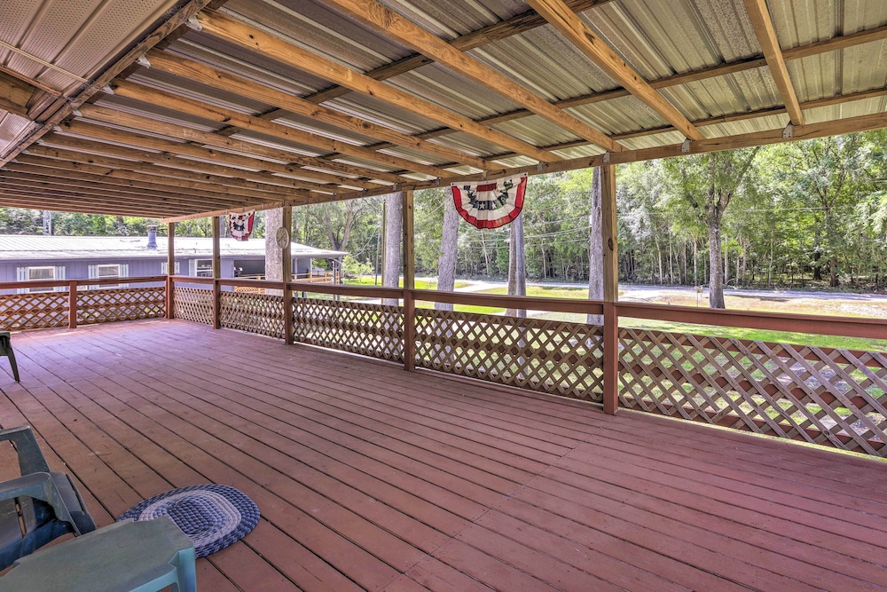 Charming Abode w/ Dock on the Suwannee River