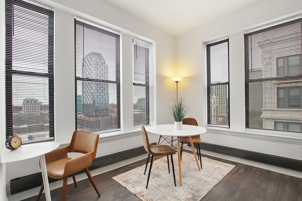 2BR Haven - Del Prado 1013