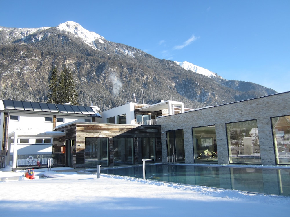 Schluga Spa Apartments & Mobile Homes