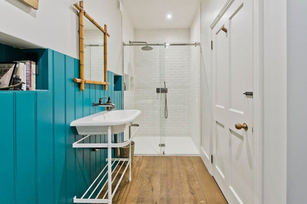 Gorgeous & Grand 5 Bed House, Holland Park