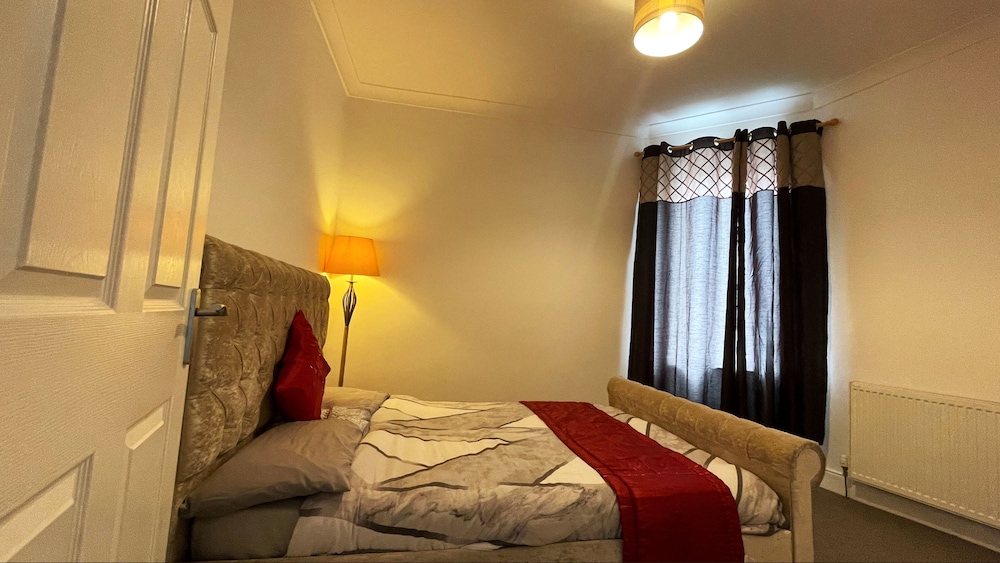Luxury 2 Bedroom Entire Flat - Self Check in & Check out