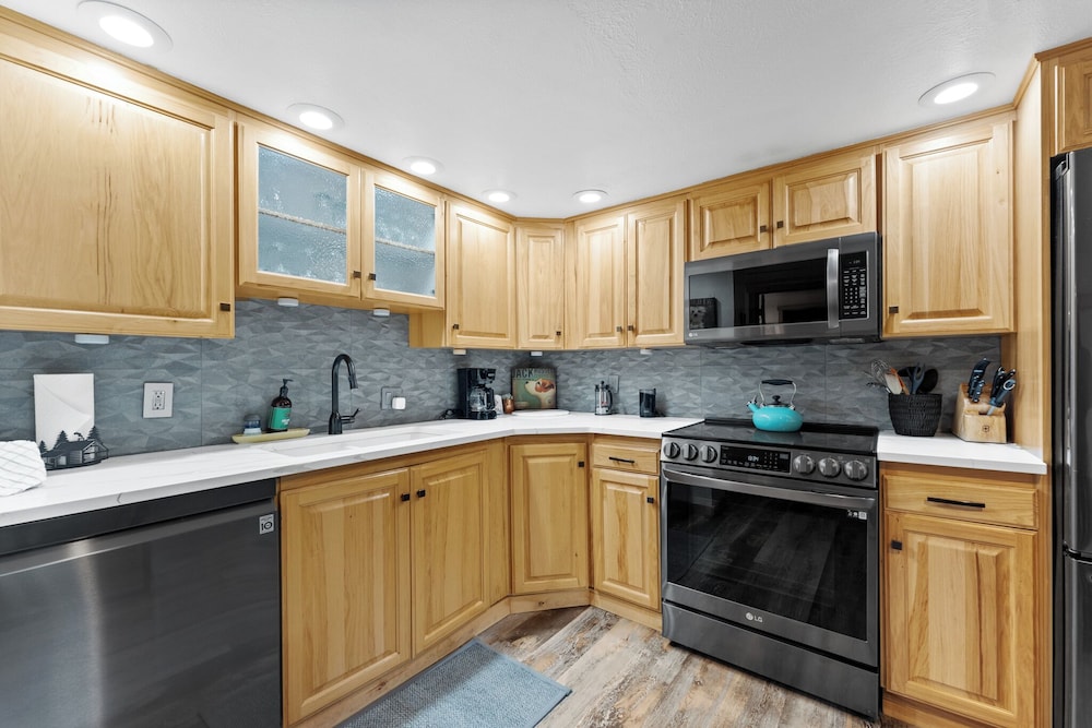 Summit House East #313