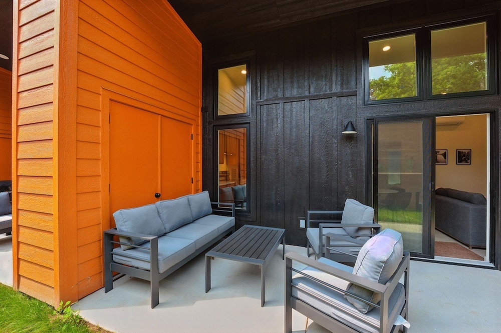 500 House - Unit D 2 Bedroom Townhouse