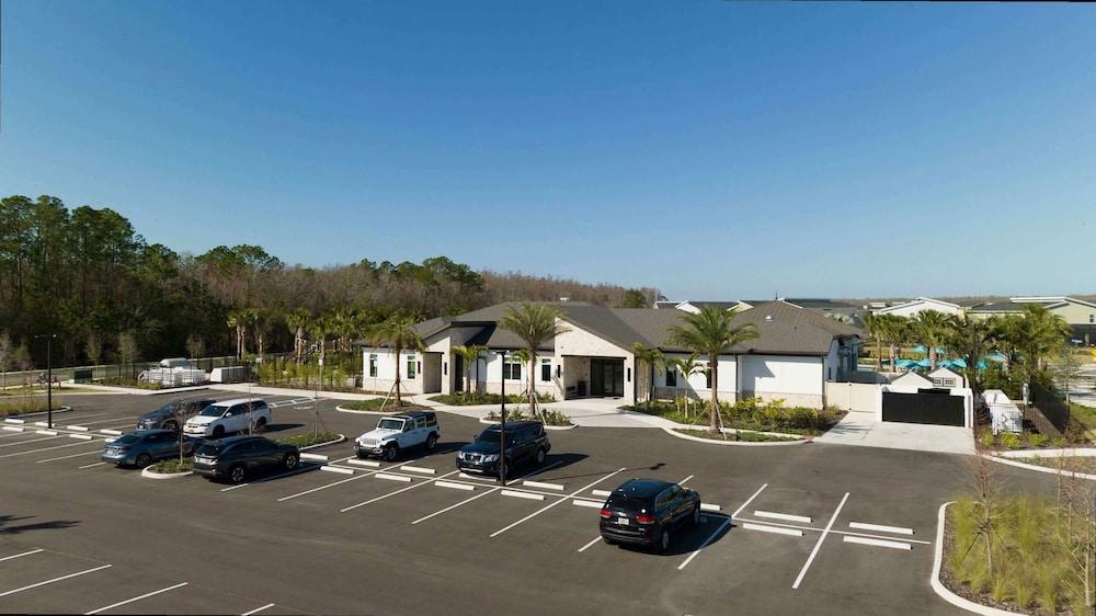 Stunning 4Bd Near Disney w Pool Storey Lake 4369