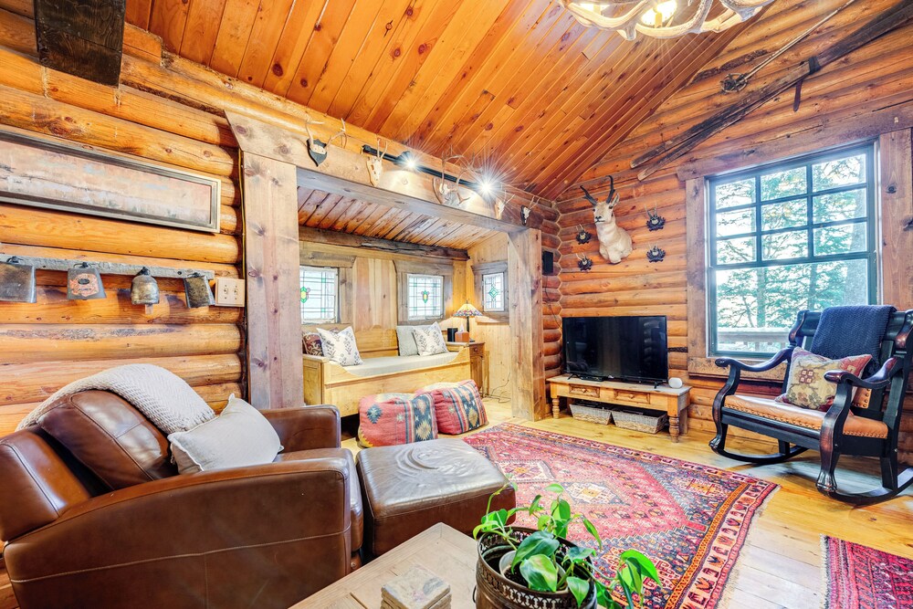 ~ 13 Mi to Main St: Park City Cabin w/ Mtn Views!