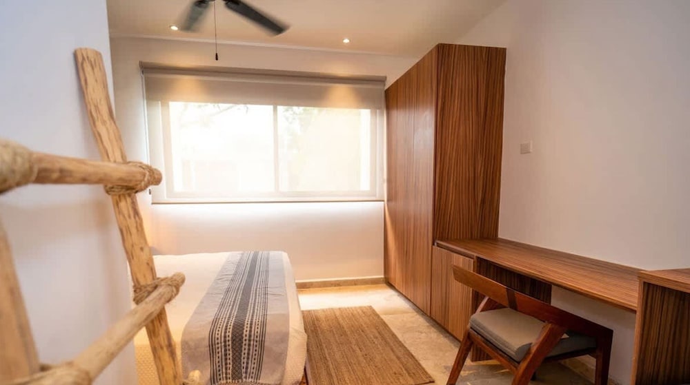 Prime Location 2 BR Apartment With Natural Ligthed LX Amenities by Waves Management