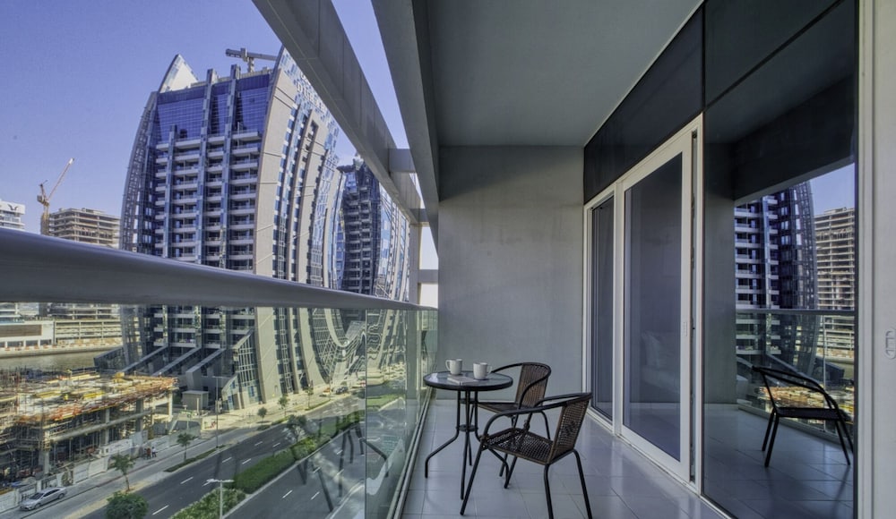 Manzil-1BR w Canal View near Dubai Mall