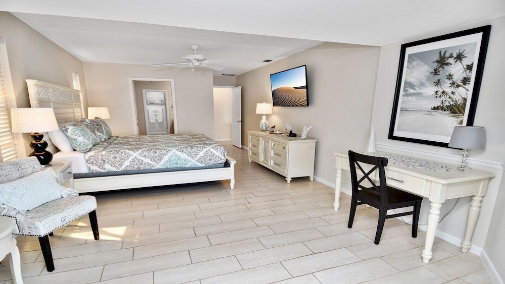 Amazing - 4 Bed Billiard Table Luxury Canal Pool