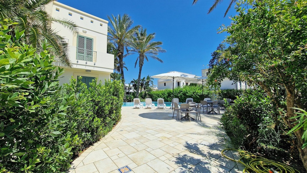 Arainn Lupiae - House for 3 Guests in Residence With Pool
