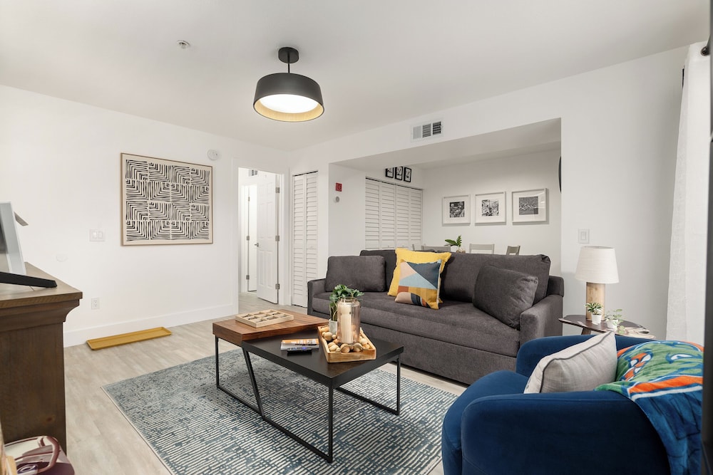 Cozy UF Condo Near Shands UF on Archer