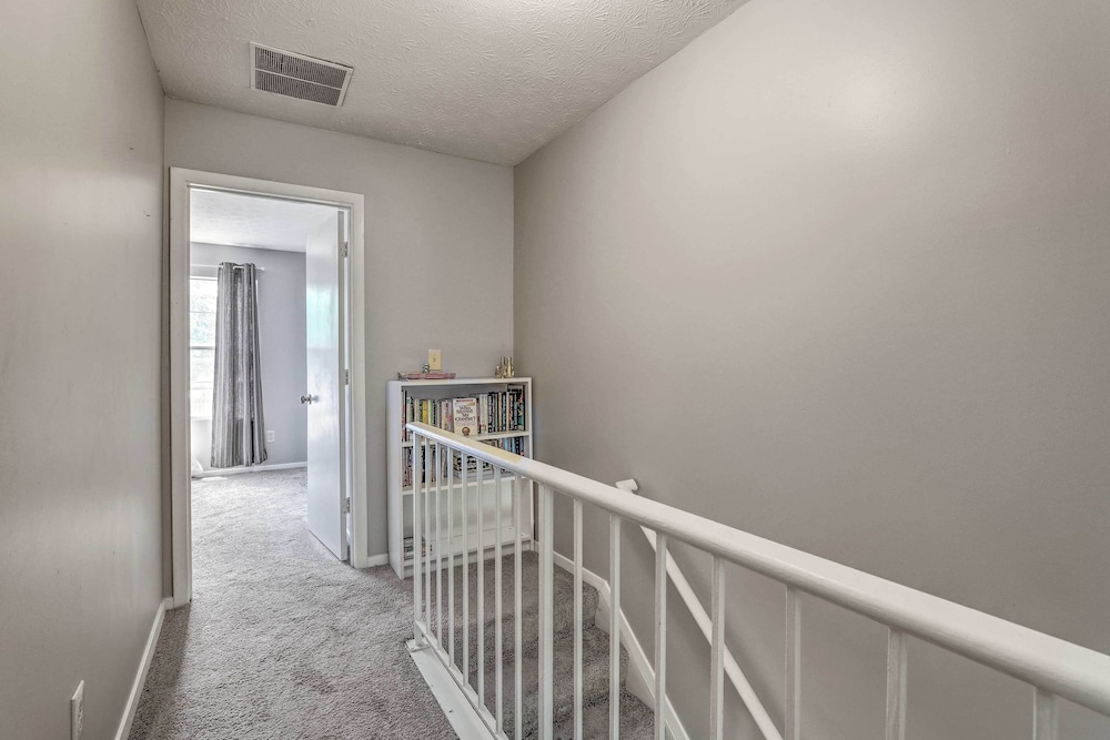 Norcross Townhome ~ 18 Mi to Dtwn Atlanta!