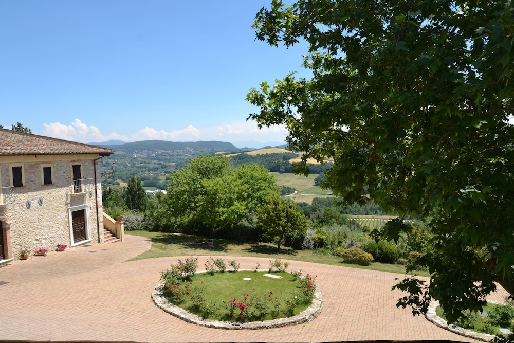 Tenuta Pizzogallo view 3