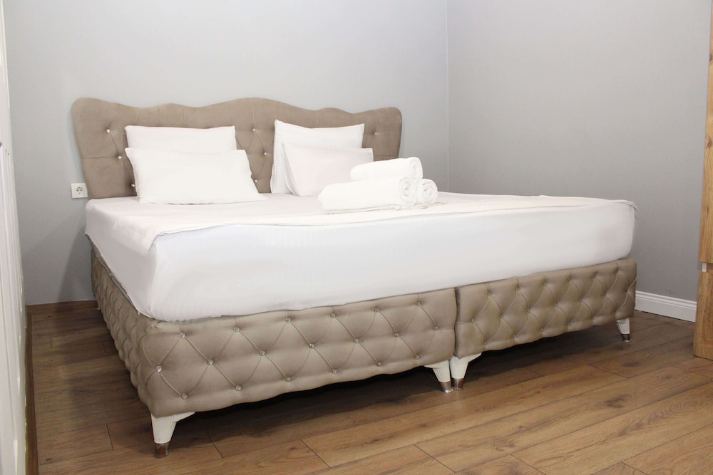 Big Life Otel - Image 100