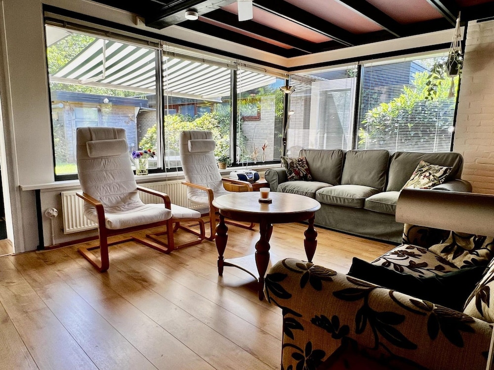 Amazing Bungalow With Sunny Garden