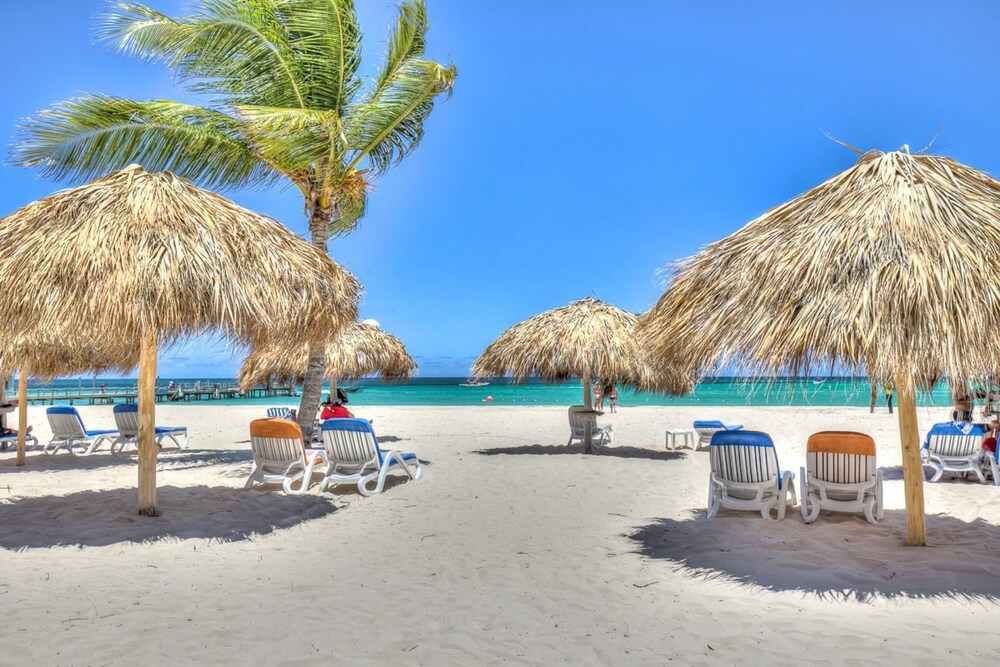 Dapper Beachfront 2 Bedroom Apartment - D201 view 2