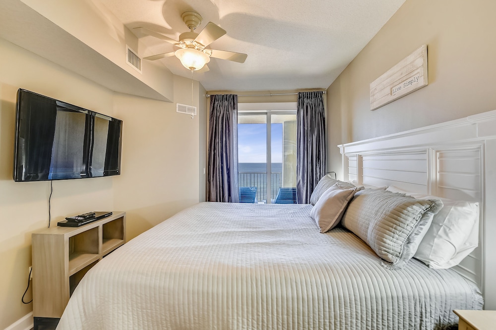 Grand Panama Beach Resort by Book That Condo