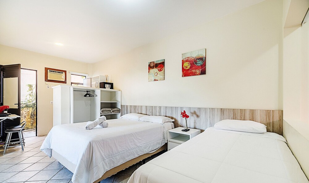JOFs Apartamentos c Piscina e Vista Mar