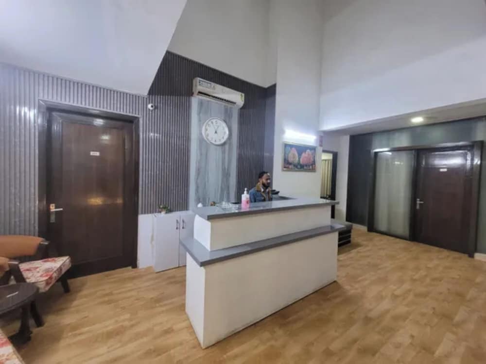 Fabhotel Delight Suites