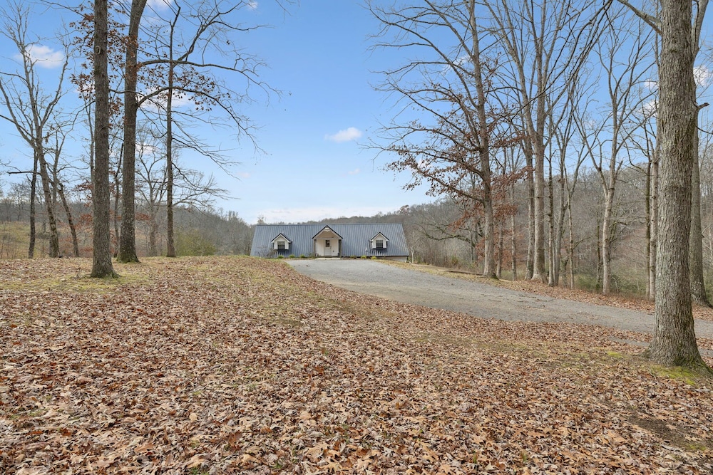 Fox Haven Retreat-modern Cabin-acres of Priv Land
