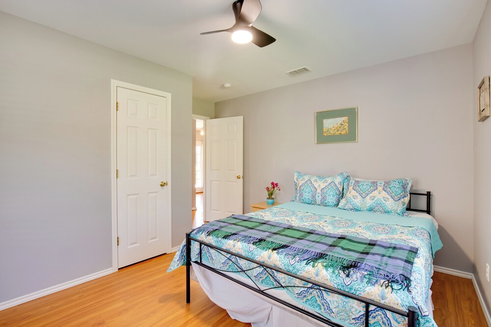 Waterfront Lake Fork Getaway w/ Dock Access